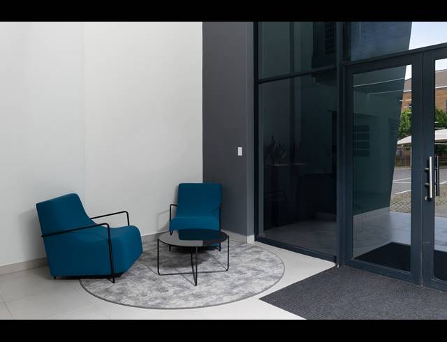 88M² OFFICE TO LET IN VORNA VALLEY
